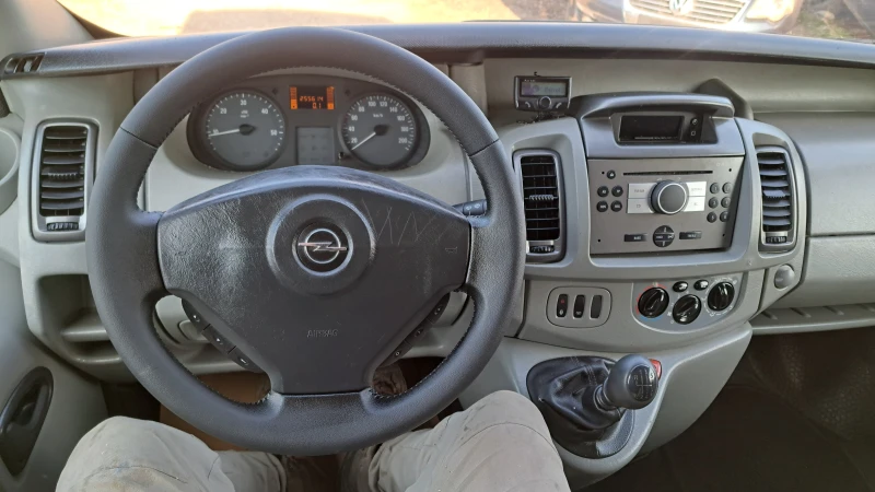 Opel Vivaro 2, 5 cdti 115кс. ТОП, снимка 9 - Бусове и автобуси - 52850419
