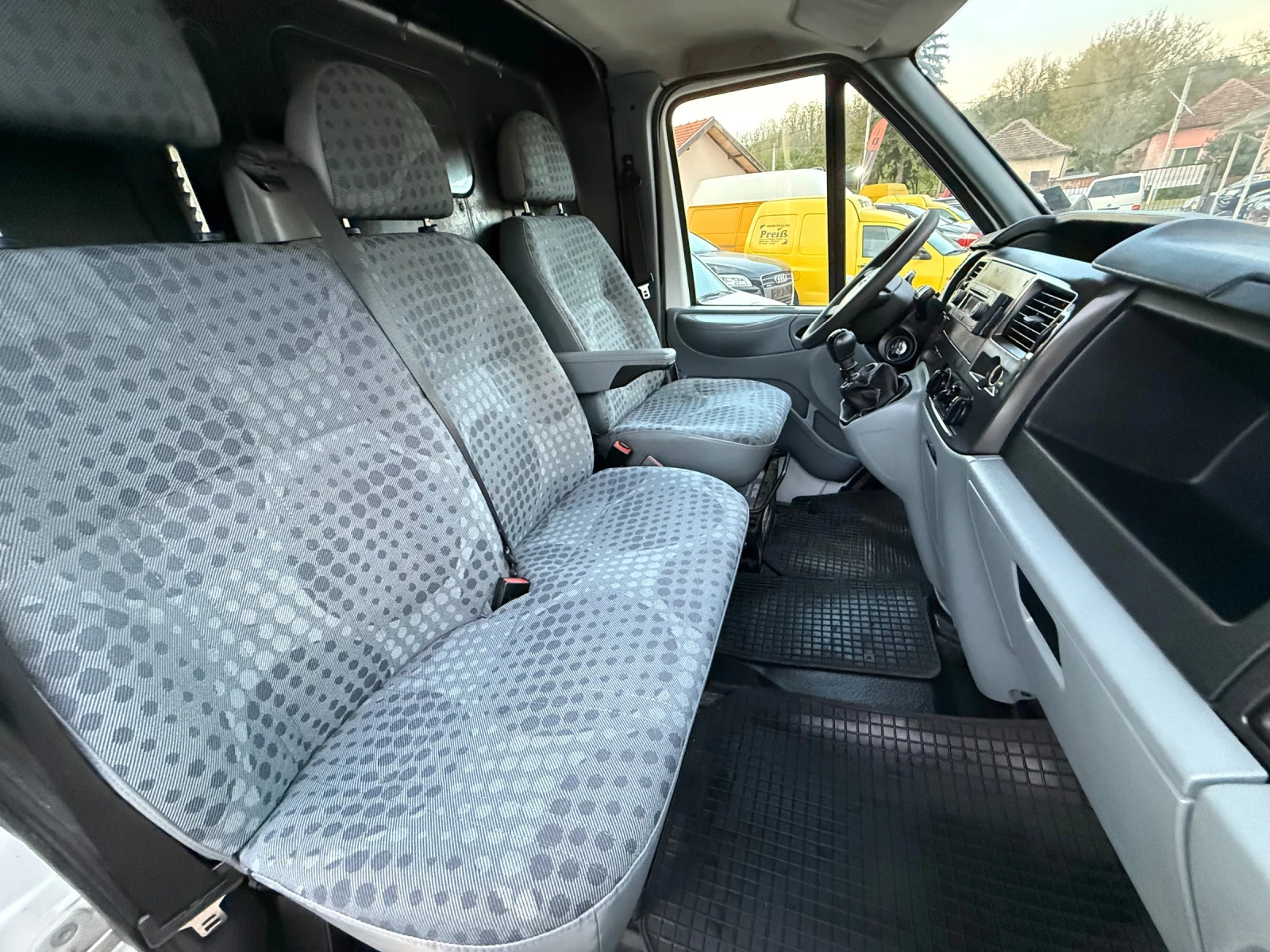 Ford Transit 2.4TDCI КЛИМАТИК 6 СКОРОСТИ, снимка 11 - Бусове и автобуси - 54341450