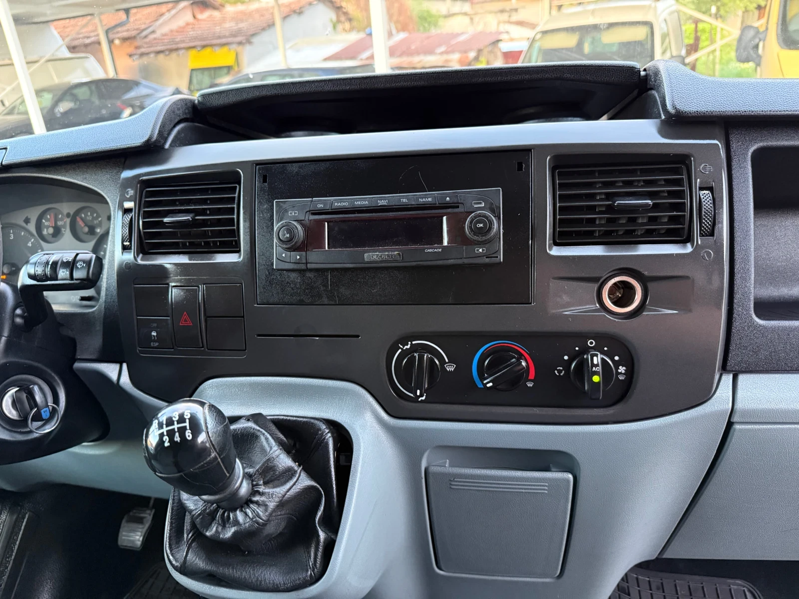 Ford Transit 2.4TDCI КЛИМАТИК 6 СКОРОСТИ, снимка 10 - Бусове и автобуси - 54341450