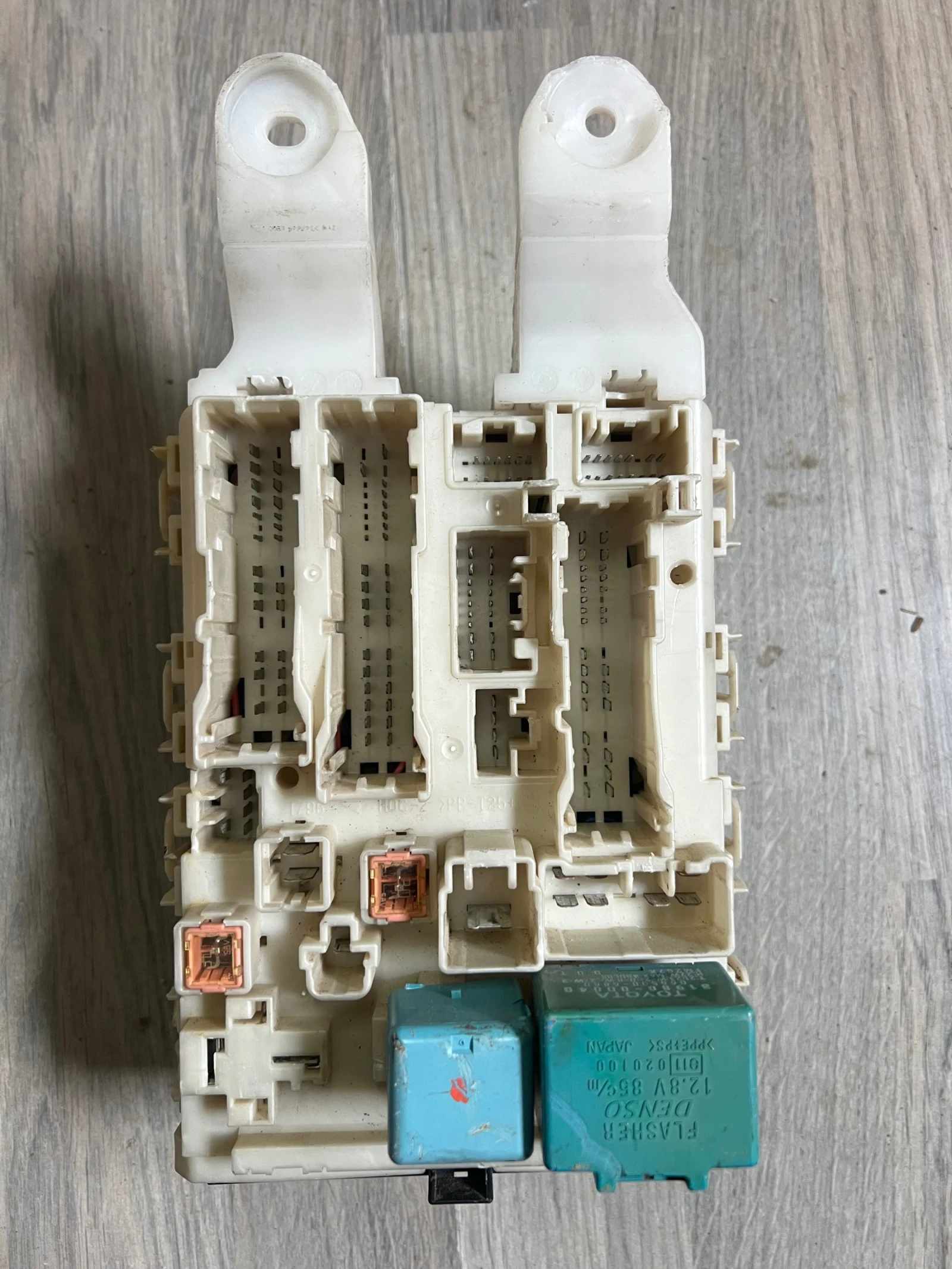 82730-02150-A ����� � ������������ TOYOTA AURIS  82730-02150-A | Mobile.bg � ����������� 1