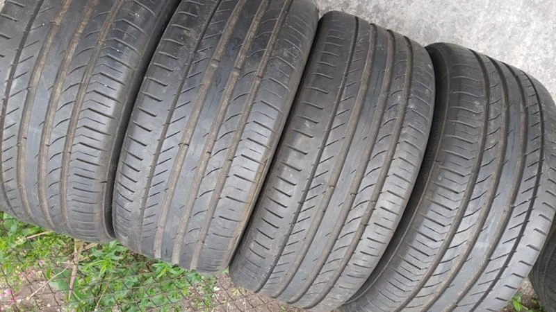 Гуми Летни 225/40R18, снимка 1 - Гуми и джанти - 29261240