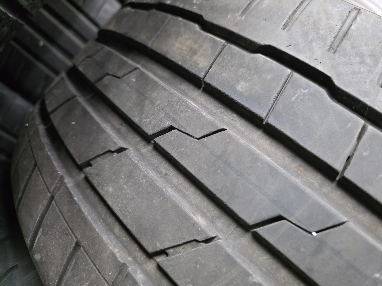 ���� 235/40R19 | Mobile.bg � ����������� 3