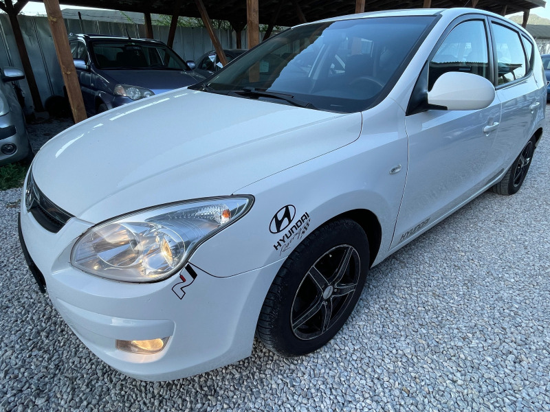 Hyundai I30 1.6 i A/C, снимка 2 - Автомобили и джипове - 46403666
