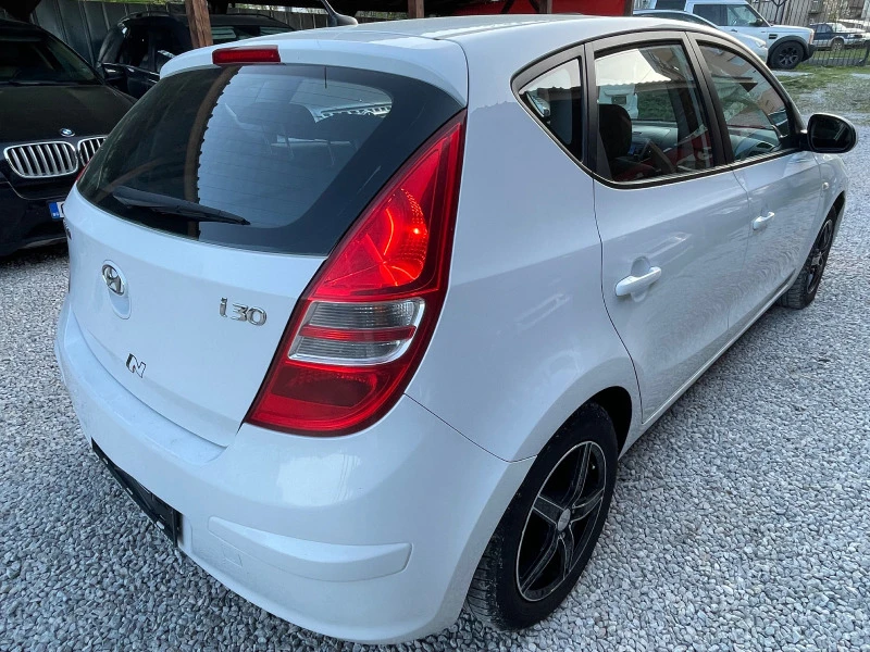 Hyundai I30 1.6 i A/C, снимка 4 - Автомобили и джипове - 47338145