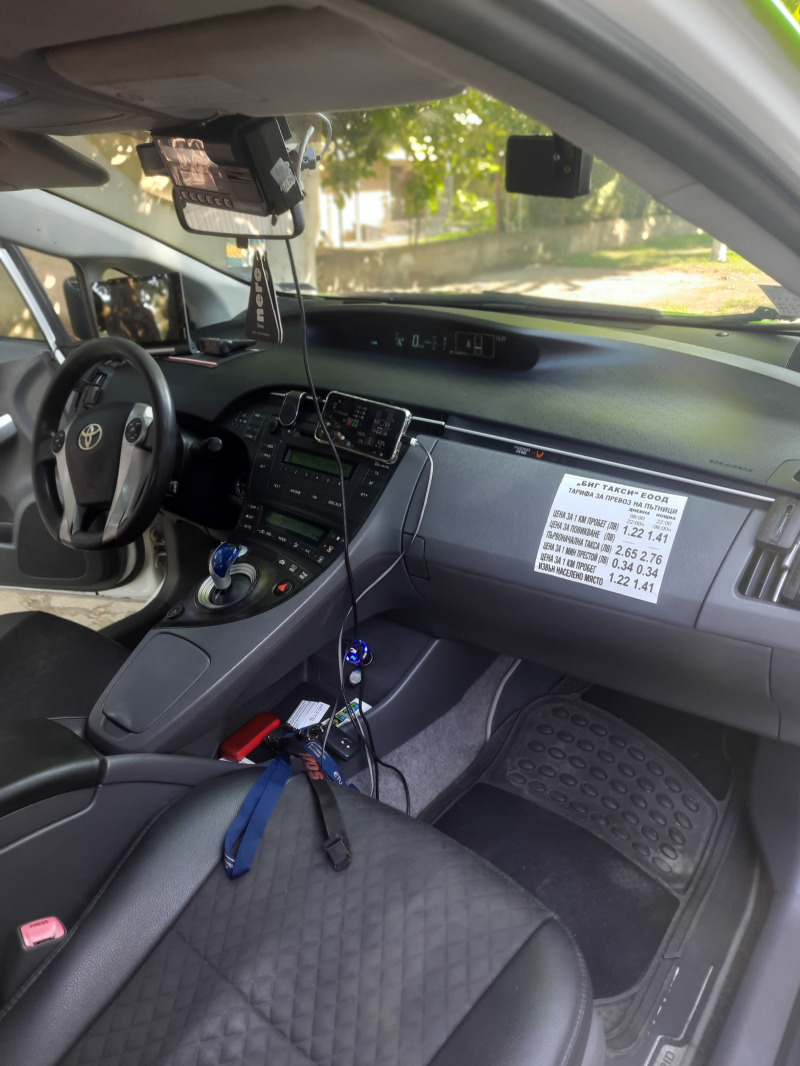 Toyota Prius WX30, снимка 9 - Автомобили и джипове - 46782912