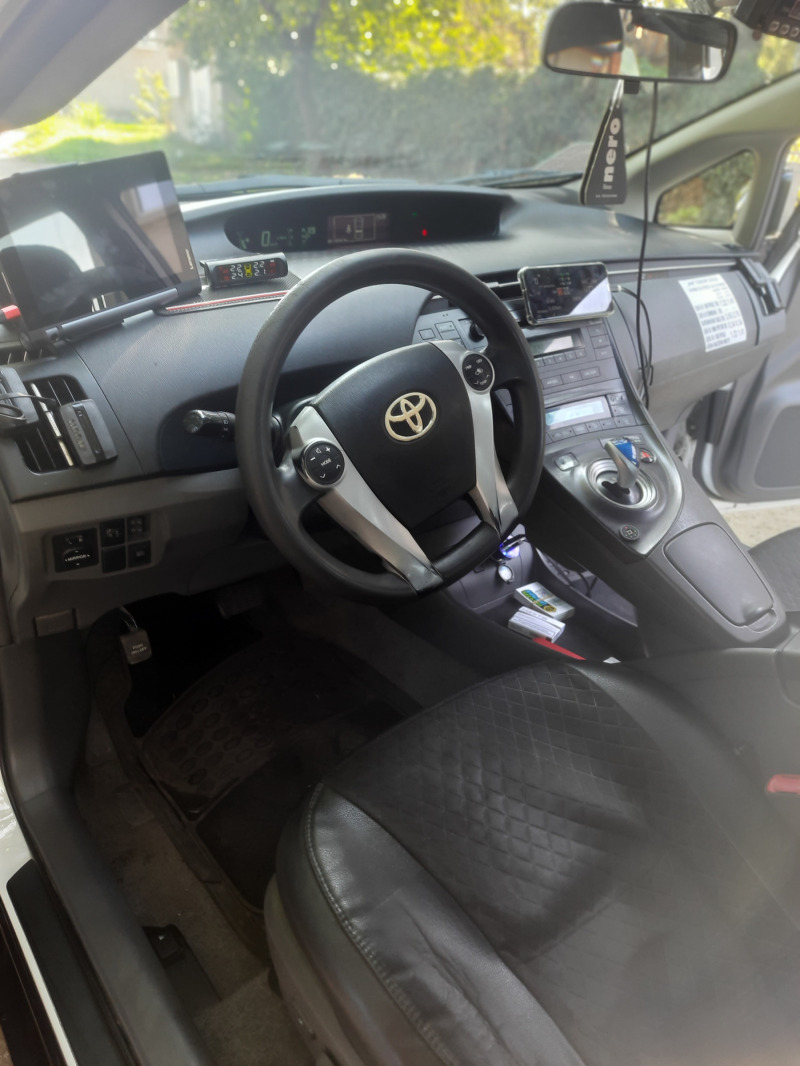 Toyota Prius WX30, снимка 7 - Автомобили и джипове - 46782912