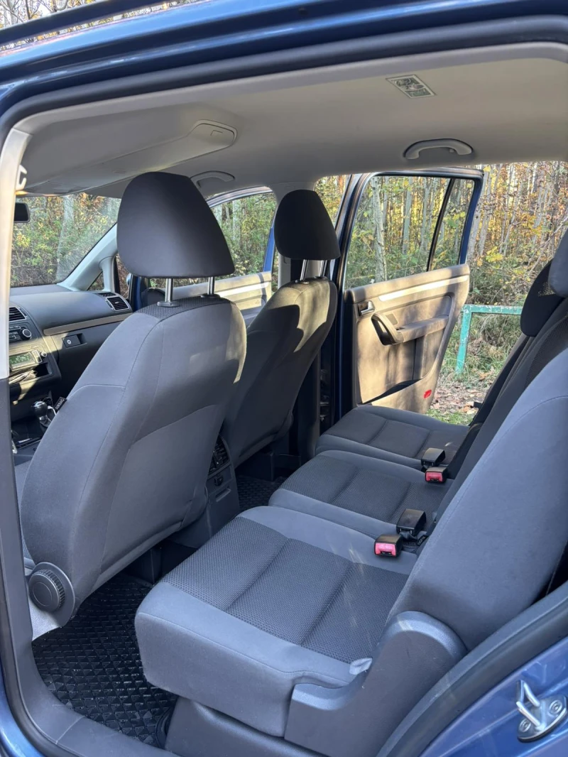 VW Touran, снимка 8 - Автомобили и джипове - 52371450