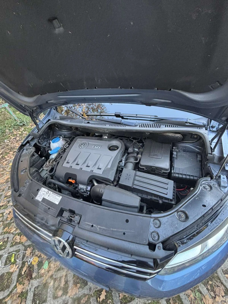 VW Touran, снимка 12 - Автомобили и джипове - 52371450