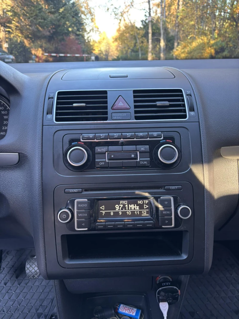 VW Touran, снимка 6 - Автомобили и джипове - 52371450