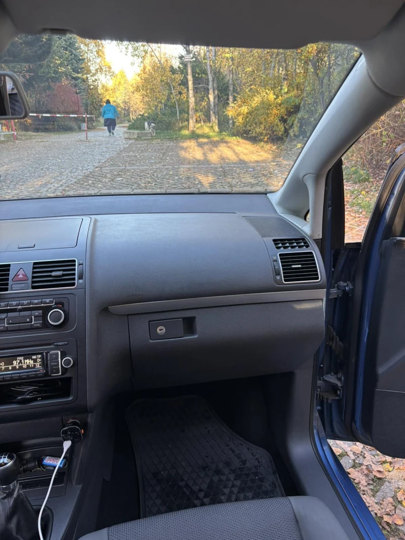 VW Touran, снимка 9 - Автомобили и джипове - 52371450