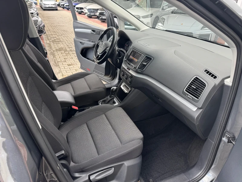 VW Sharan 2.0TDI#150K.C#NAVI#DSG#LED#ПОДГРЕВ, снимка 9 - Автомобили и джипове - 52104208