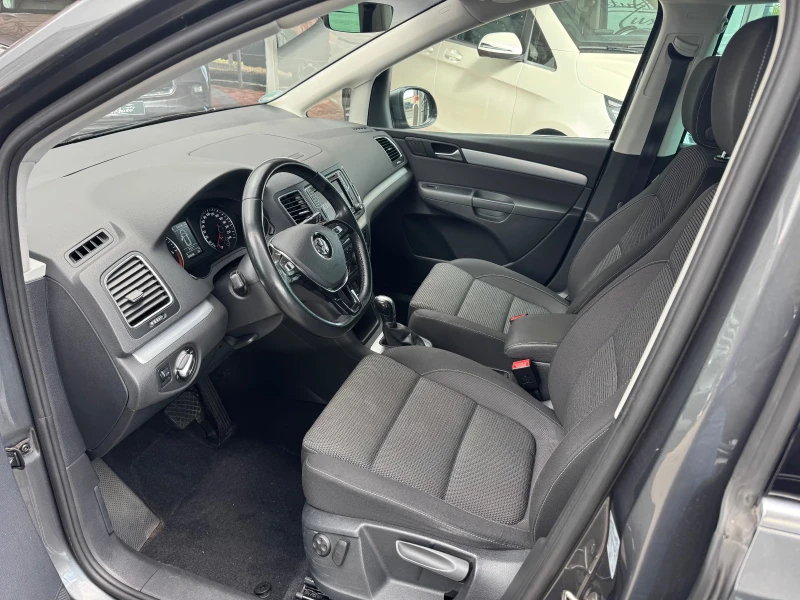 VW Sharan 2.0TDI#150K.C#NAVI#DSG#LED#ПОДГРЕВ, снимка 8 - Автомобили и джипове - 52104208