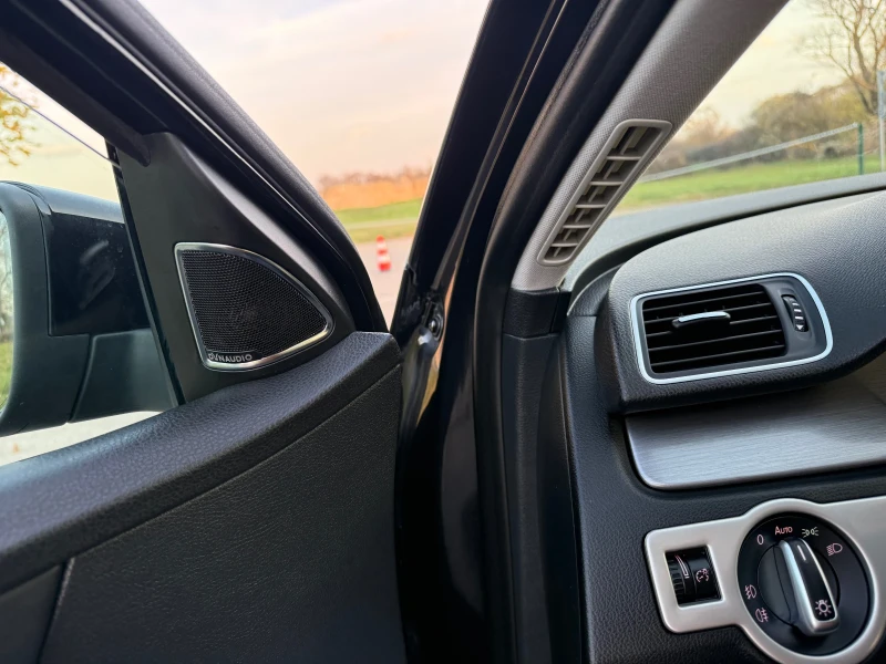 VW Passat 2.0TDI FULL LED, снимка 11 - Автомобили и джипове - 52543185
