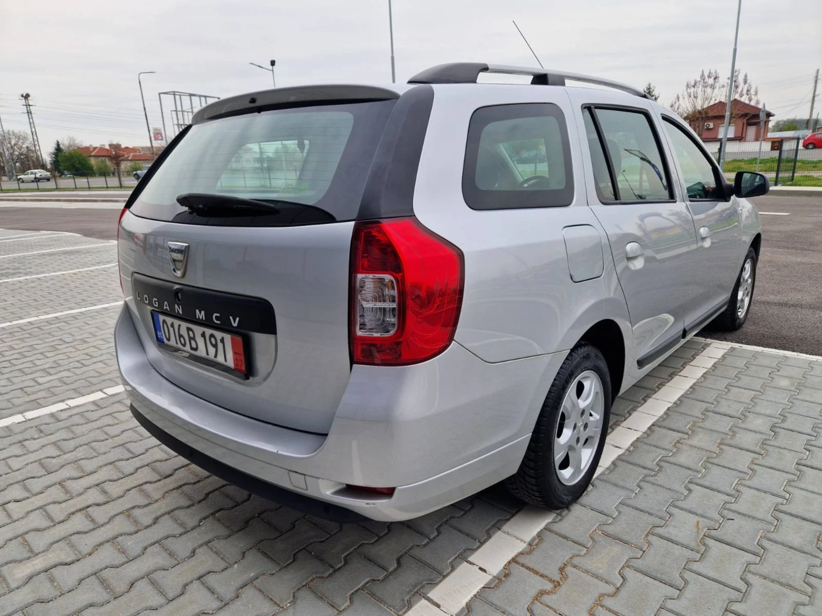 Dacia Logan 1.0 / 90к.с. - изображение 6