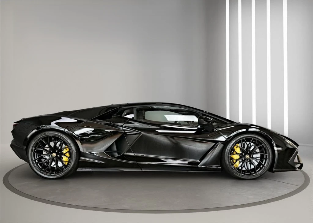 Lamborghini Revuelto  - изображение 6