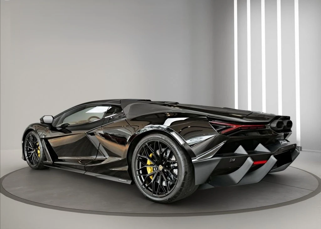 Lamborghini Revuelto  - изображение 9