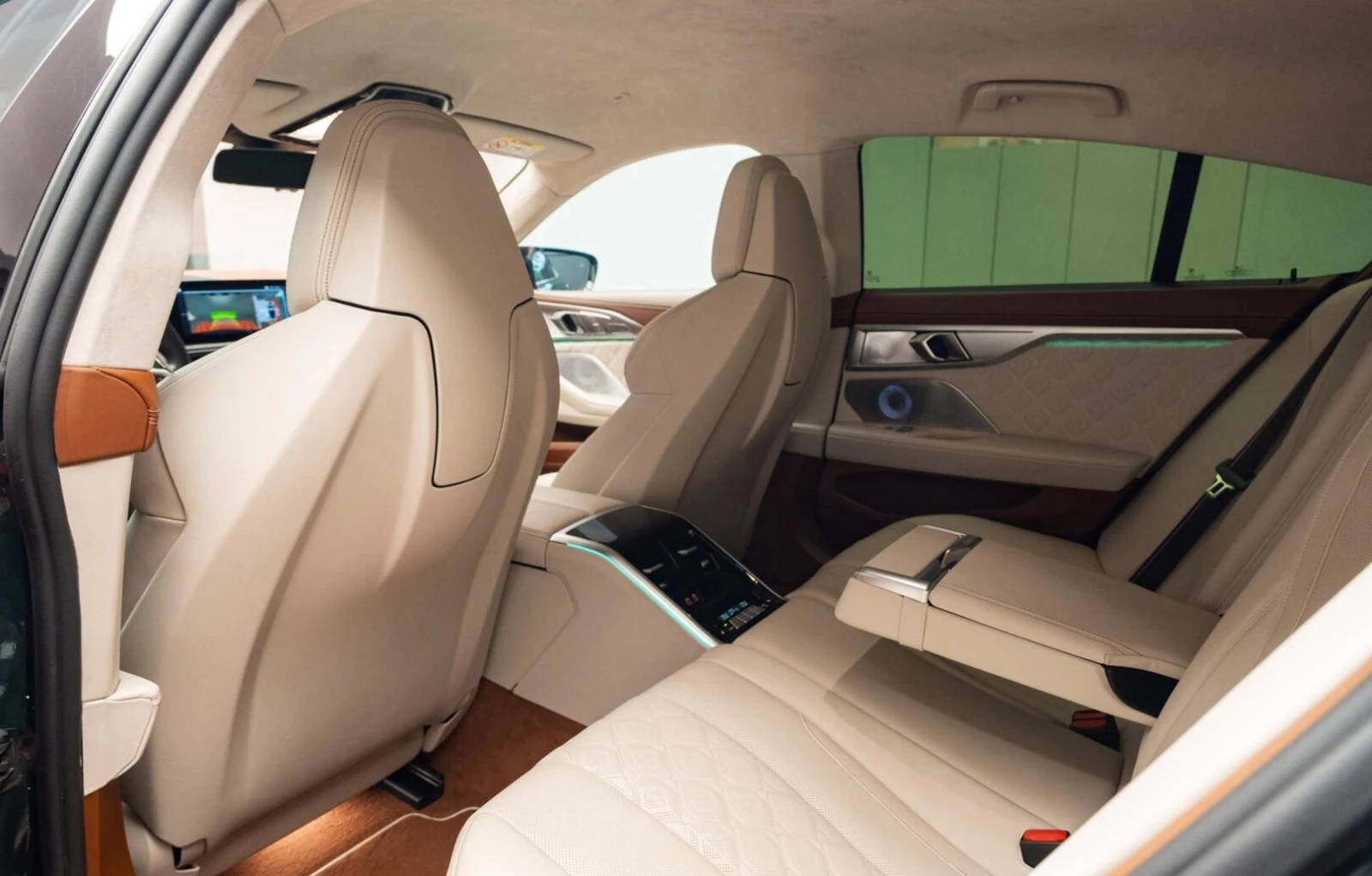 BMW M8 Competition 4.4 V8 xDrive  | Mobile.bg   15