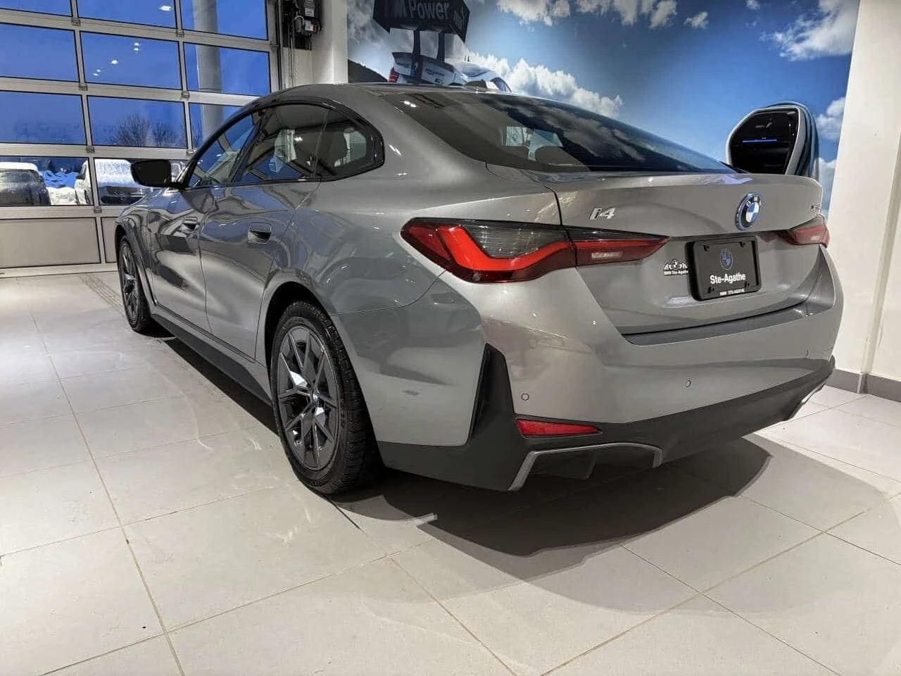 BMW i4 * xDrive40 * CARFAX * ��������� ���� �� �� *  | Mobile.bg � ����������� 4