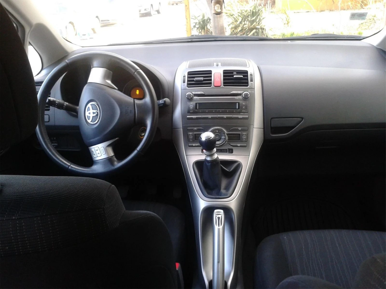 Toyota Auris 2.0 D4D, снимка 5 - Автомобили и джипове - 54044092