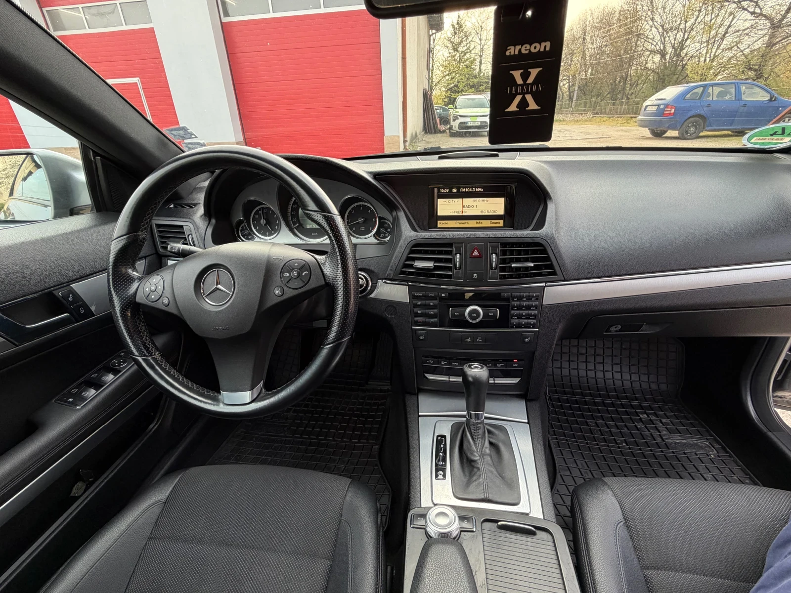 Mercedes-Benz E 350 Coupe, снимка 15 - Автомобили и джипове - 54182461