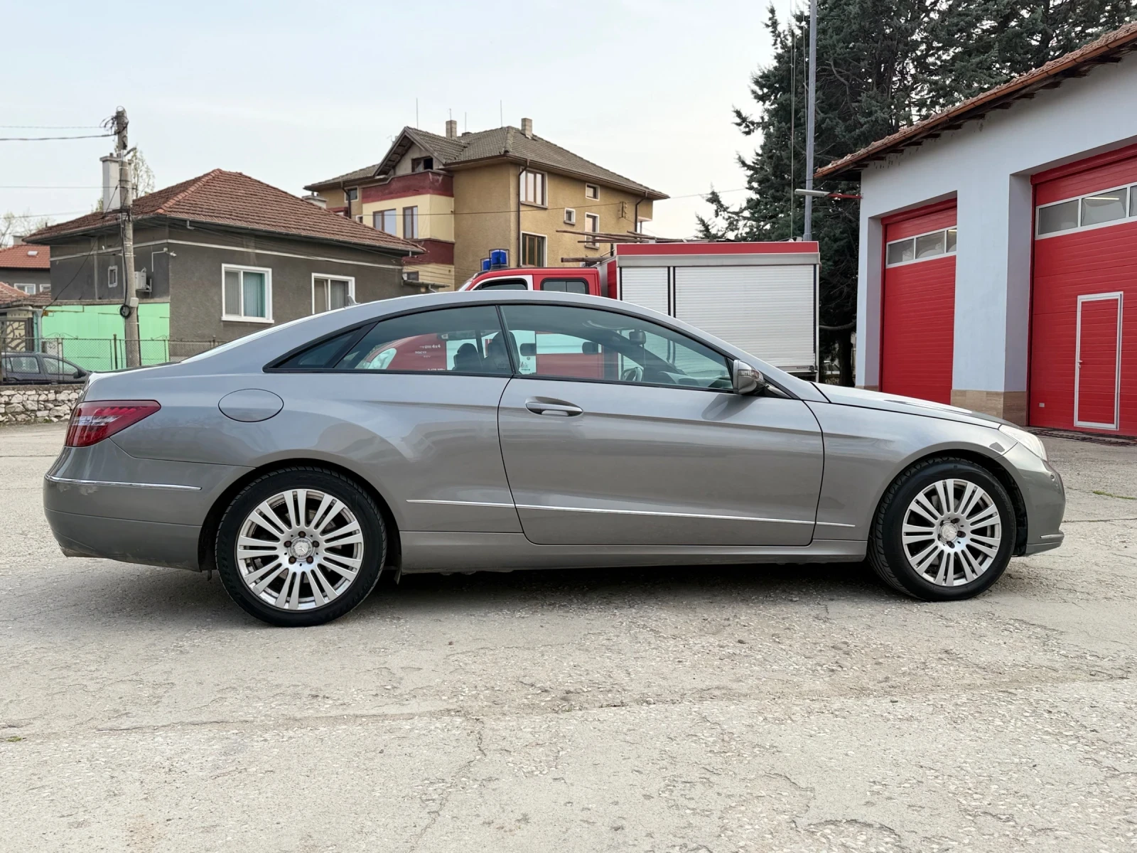 Mercedes-Benz E 350 Coupe, снимка 8 - Автомобили и джипове - 54182461