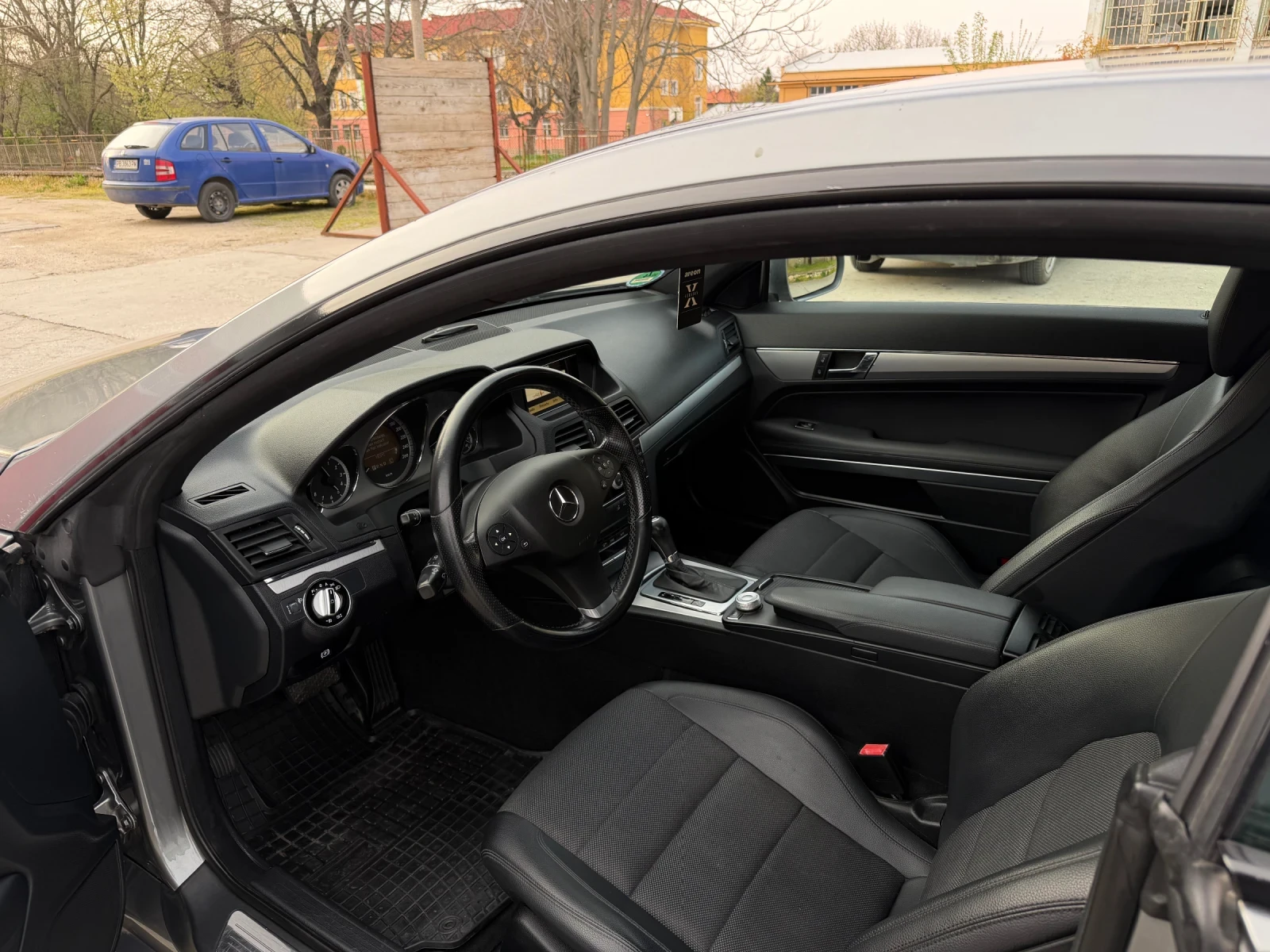 Mercedes-Benz E 350 Coupe, снимка 9 - Автомобили и джипове - 54182461