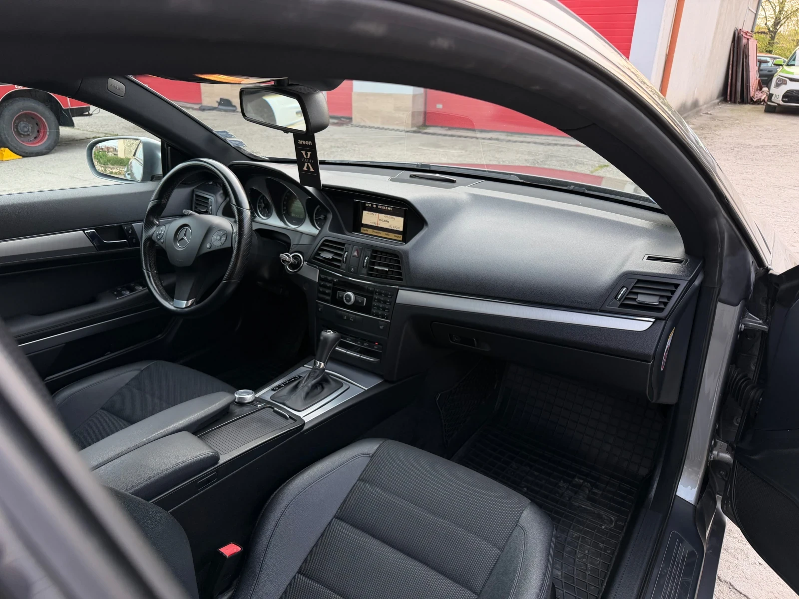 Mercedes-Benz E 350 Coupe, снимка 11 - Автомобили и джипове - 54182461