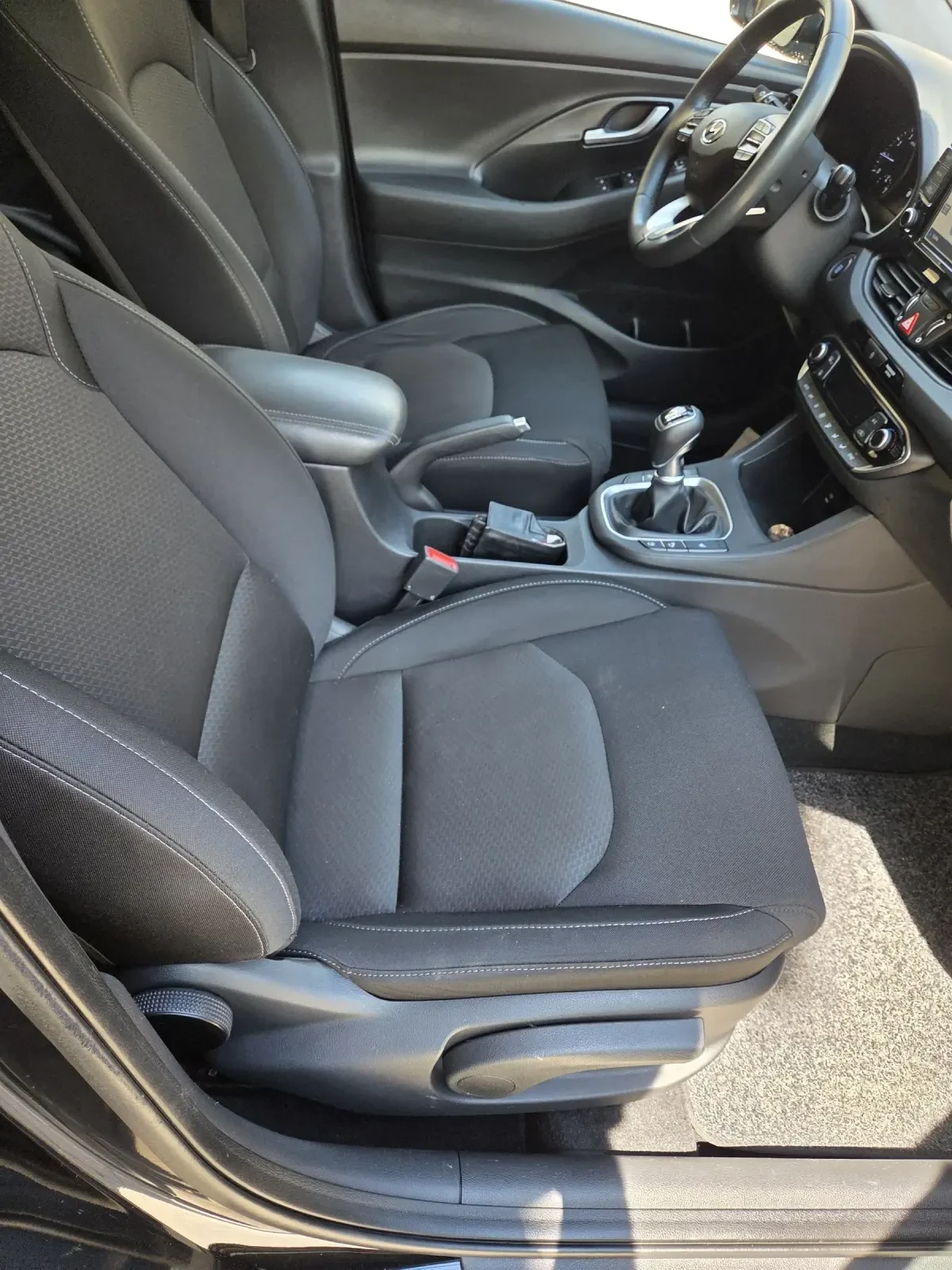 Hyundai I30 Bixenon/Full/, снимка 7 - Автомобили и джипове - 54618188