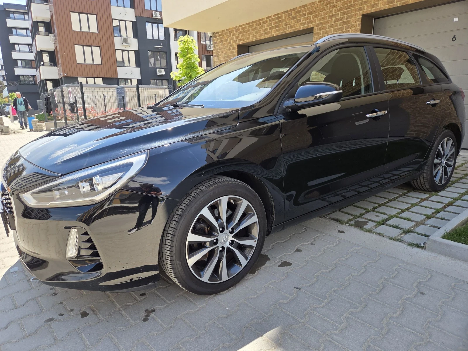 Hyundai I30 Bixenon/Full/, снимка 3 - Автомобили и джипове - 54618188
