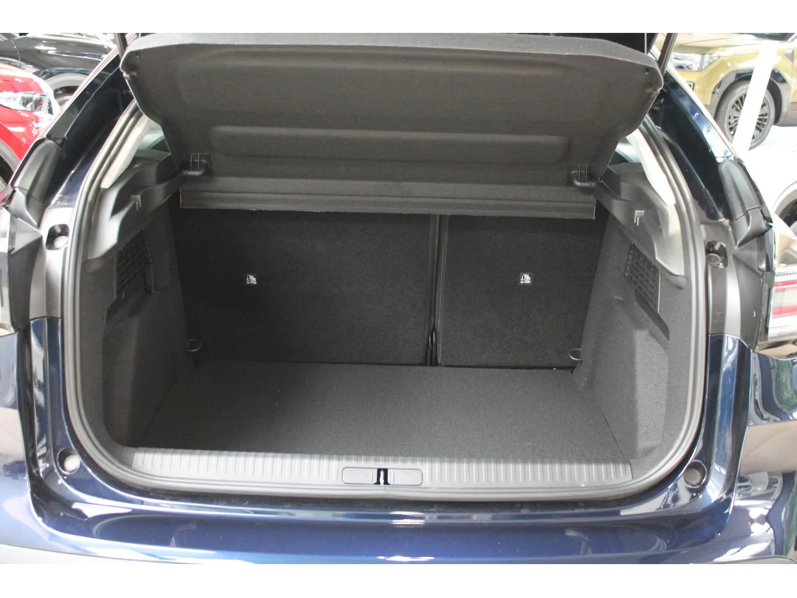 Citroen C4 Hybrid/145 ë-DCS6/Plus/136HP/CAM/ГАРАНЦИЯ/НОВ, снимка 11 - Автомобили и джипове - 54749627