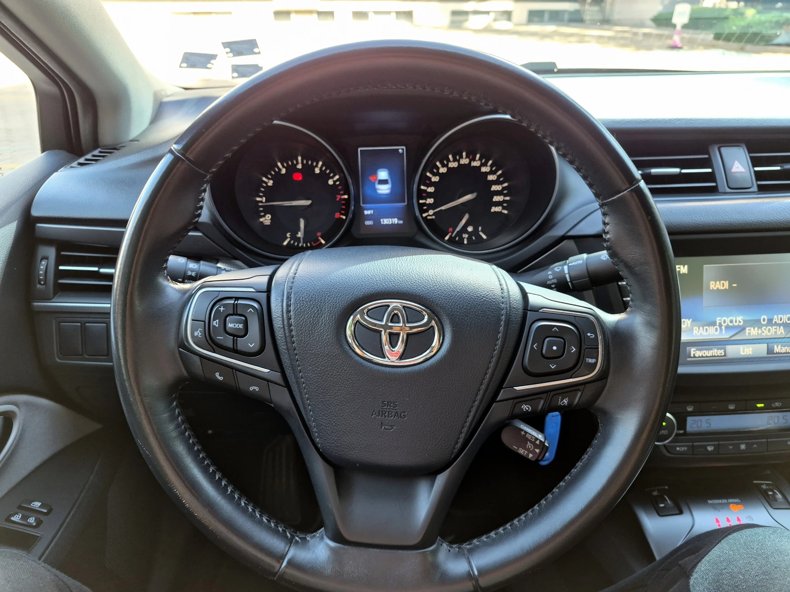 Toyota Avensis, снимка 12 - Автомобили и джипове - 54808974