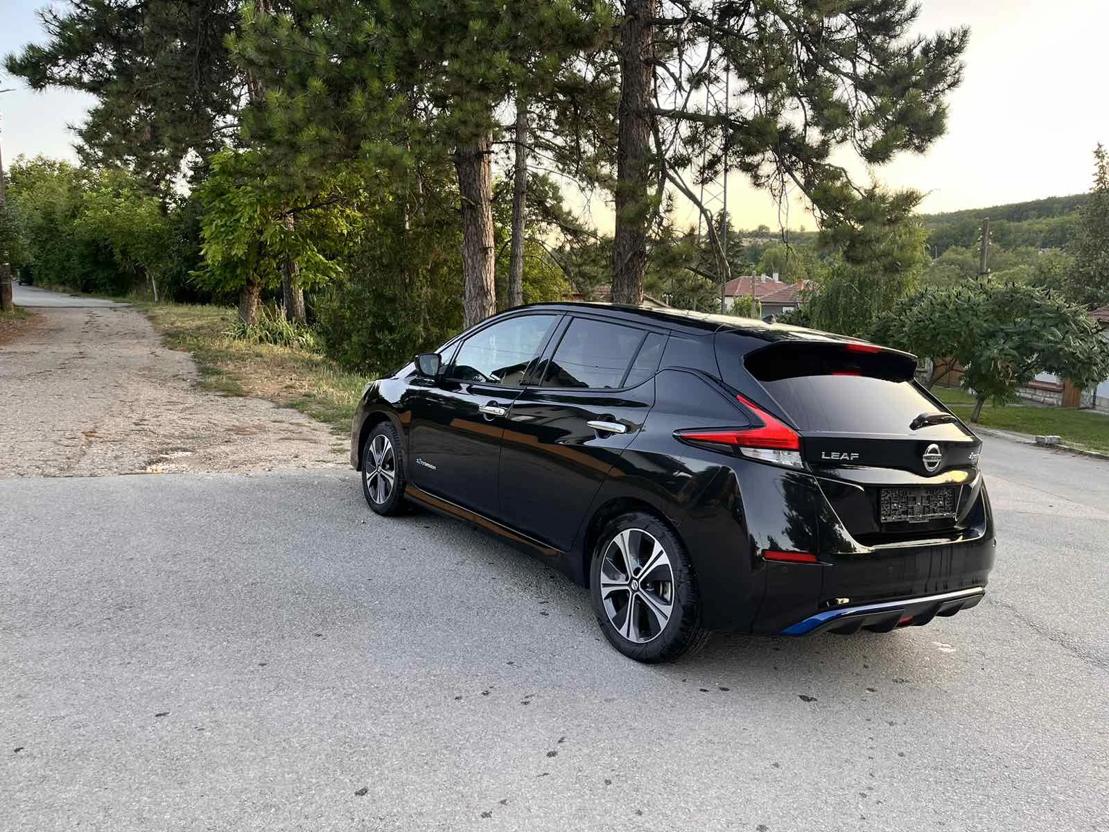 Nissan Leaf  BOSE | ProPILOT | 360  Камери | Кожа, снимка 4 - Автомобили и джипове - 55480079