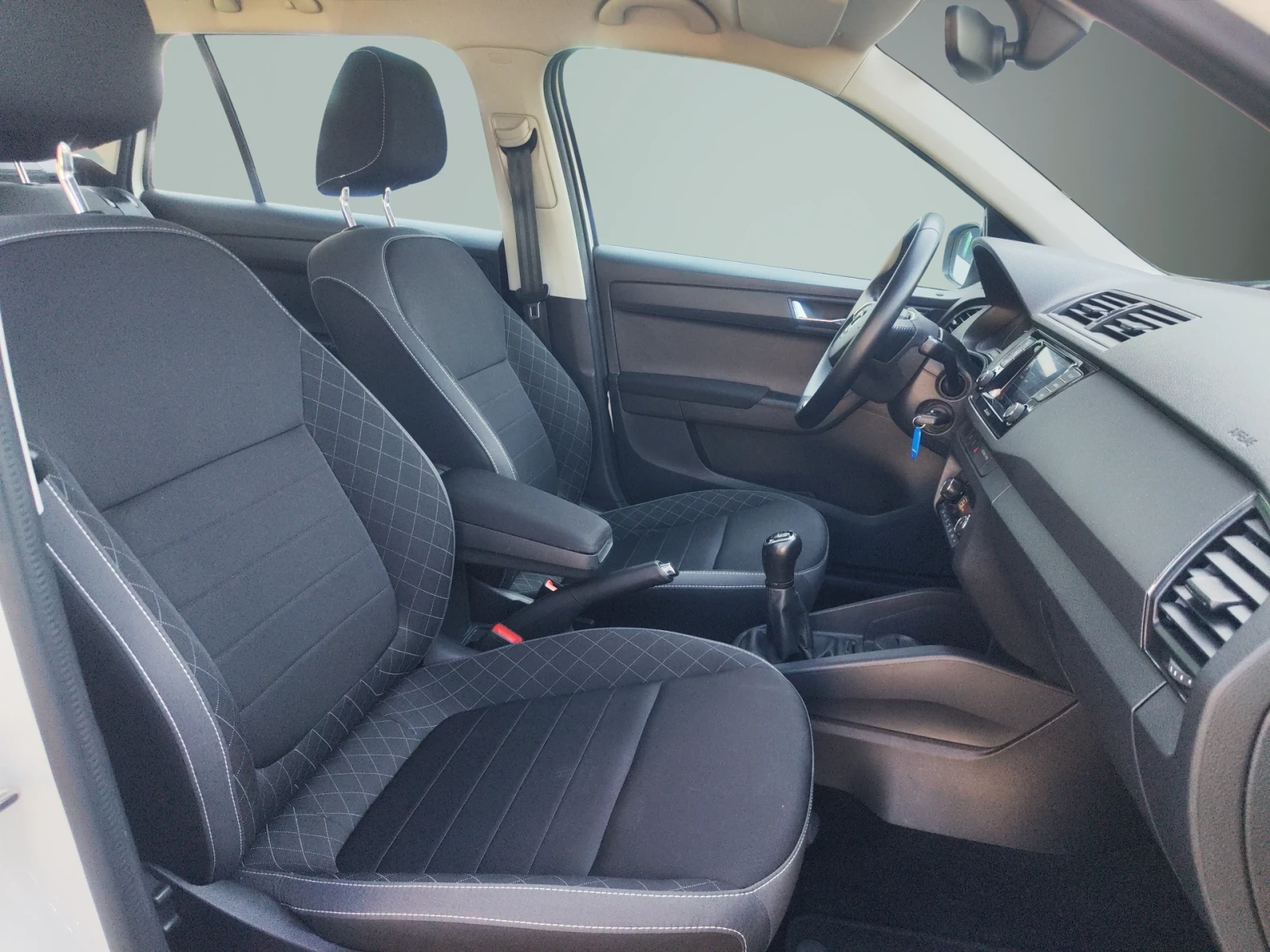 Skoda Fabia 1.0 TSI/95 k.с., снимка 13 - Автомобили и джипове - 55562315