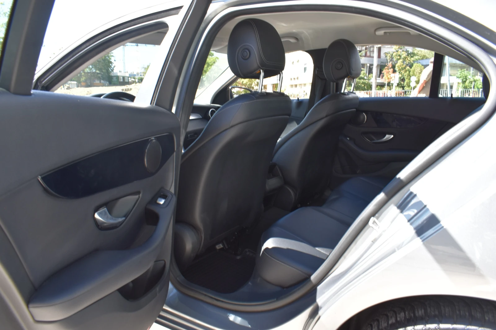Mercedes-Benz C 200, снимка 11 - Автомобили и джипове - 56021562
