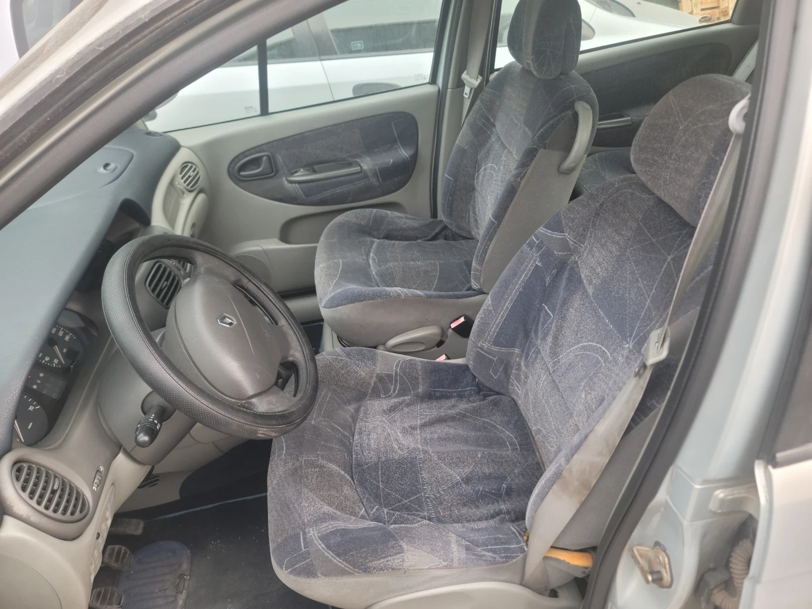 Renault Scenic, снимка 9 - Автомобили и джипове - 56071349