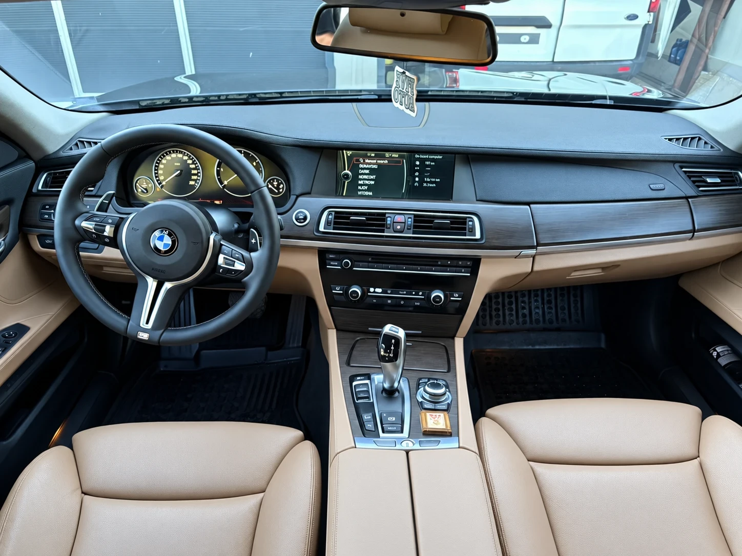 BMW 740 X Drive / Distronic / Keyless , снимка 7 - Автомобили и джипове - 56144771