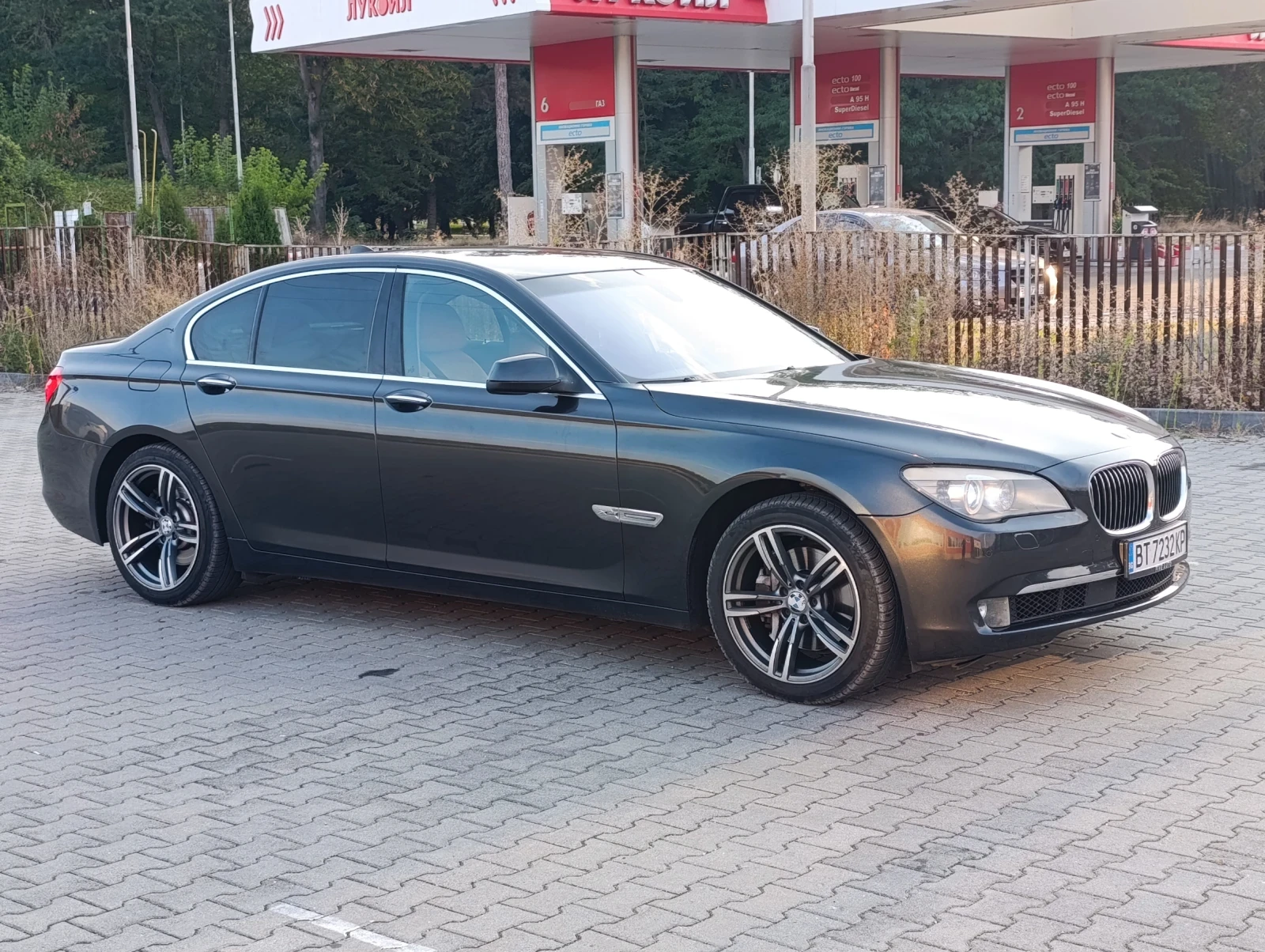 BMW 740 X Drive / Distronic / Keyless , снимка 2 - Автомобили и джипове - 56144771