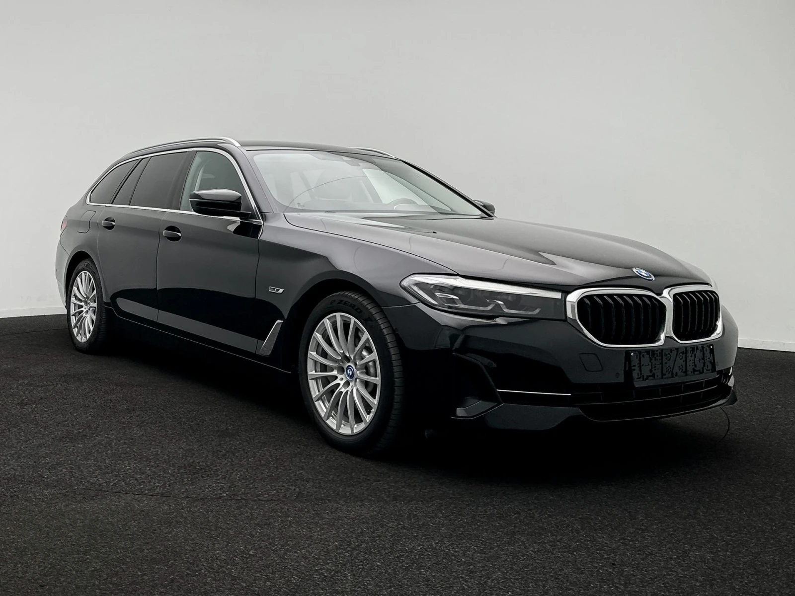 BMW 520 e Lounge Plug-in Hybrid, снимка 2 - Автомобили и джипове - 56375057