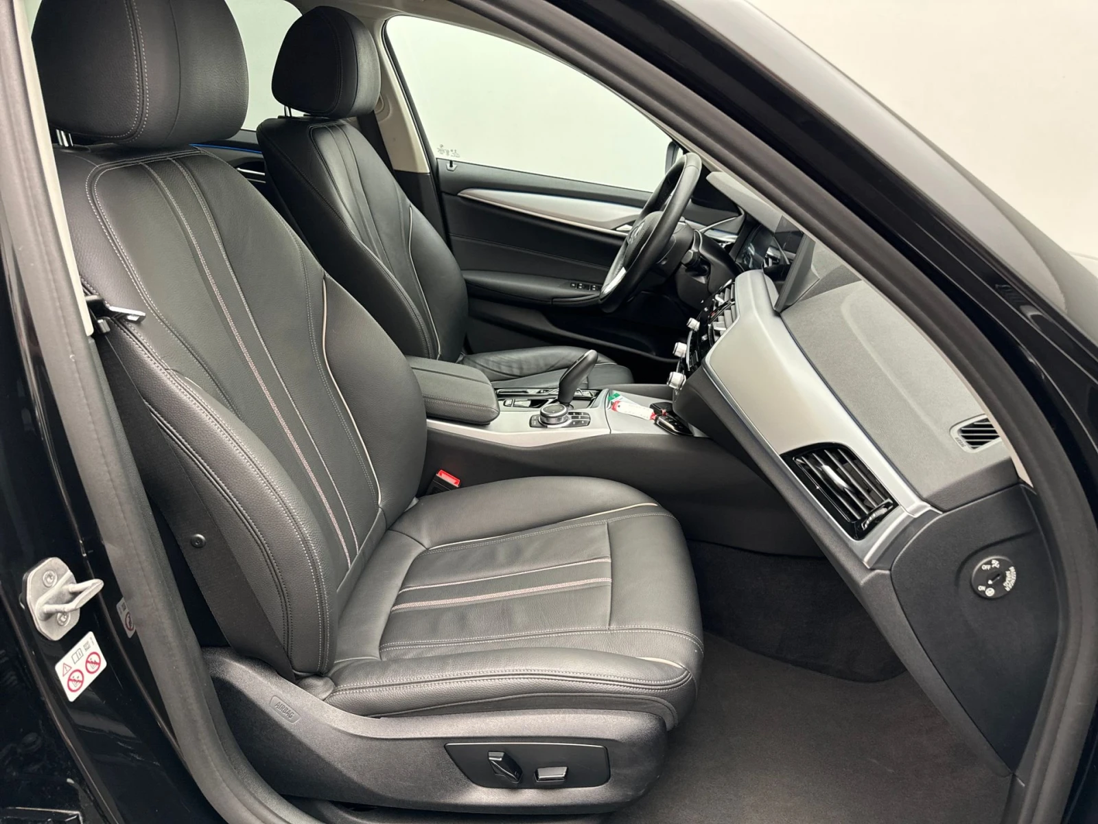 BMW 520 e Lounge Plug-in Hybrid, снимка 10 - Автомобили и джипове - 56375057