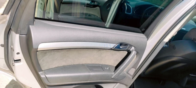 Audi Q7 3.0 tdi 245к.с. нов двигател и турбо!!!, снимка 11 - Автомобили и джипове - 52531543