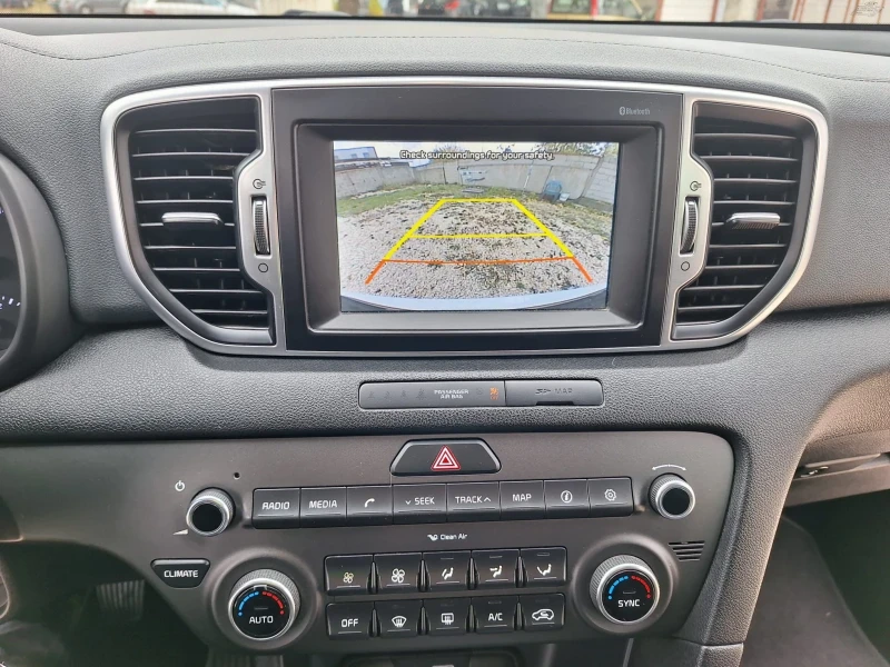 Kia Sportage 1.7d* NAVI/LED/KAMERA, снимка 12 - Автомобили и джипове - 53171825