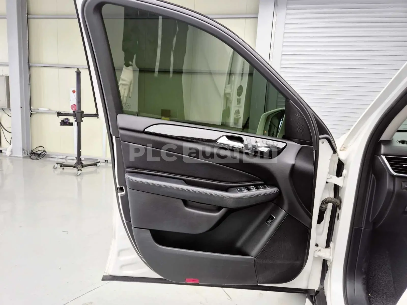 Mercedes-Benz GLE 350 4MATIC AMG PKG| ПОДГРЕ| KEYLESS| LANE ASSIST, снимка 9 - Автомобили и джипове - 54060132