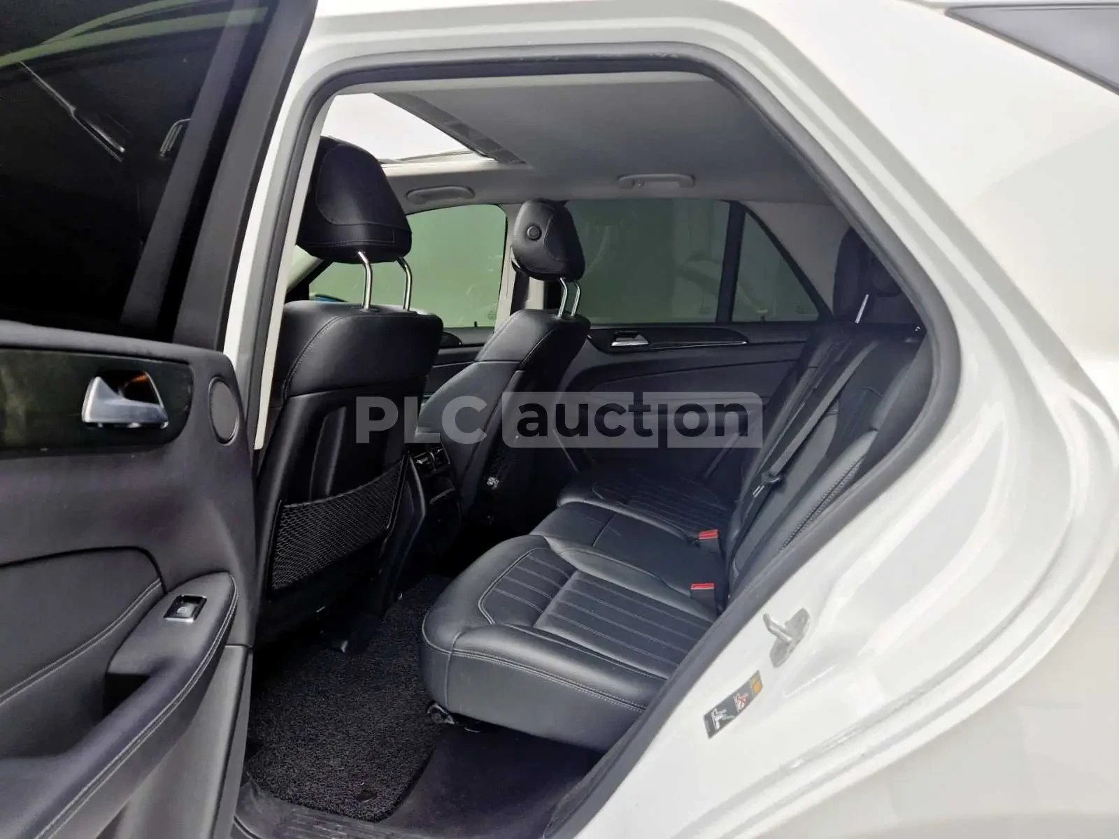 Mercedes-Benz GLE 350 4MATIC AMG PKG| ПОДГРЕ| KEYLESS| LANE ASSIST, снимка 14 - Автомобили и джипове - 54060132