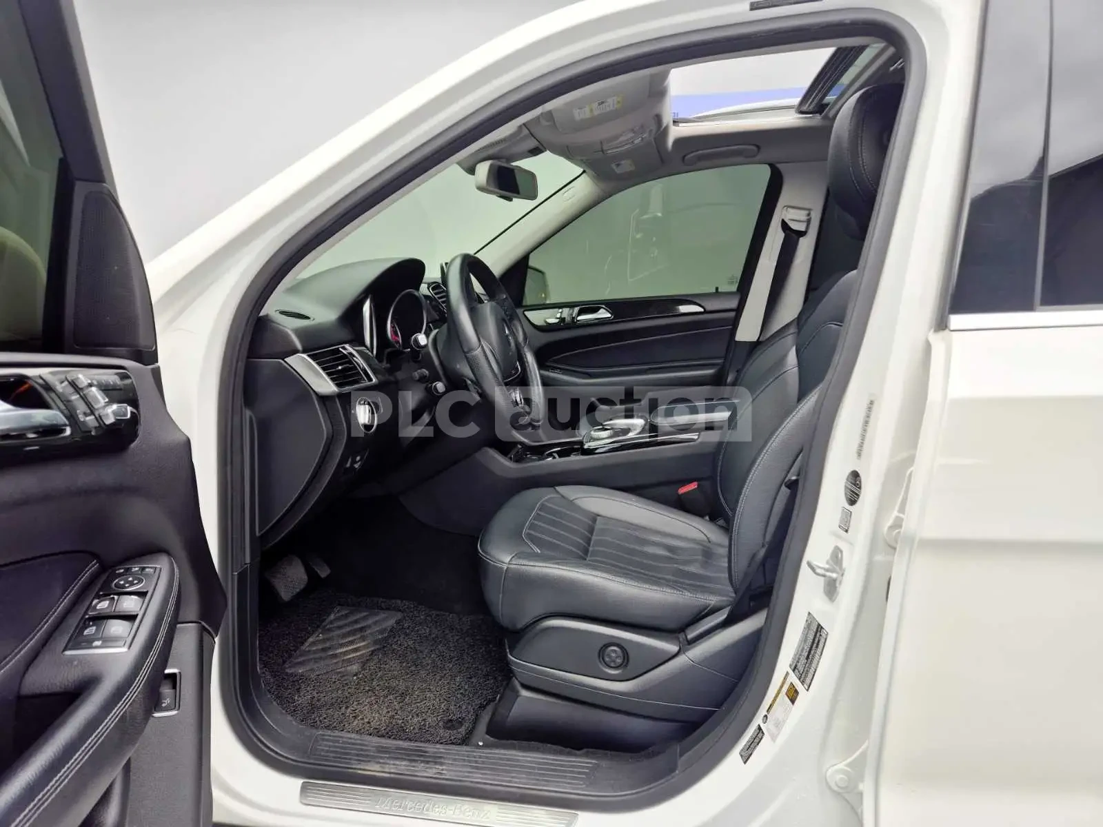 Mercedes-Benz GLE 350 4MATIC AMG PKG| ПОДГРЕ| KEYLESS| LANE ASSIST, снимка 8 - Автомобили и джипове - 54060132