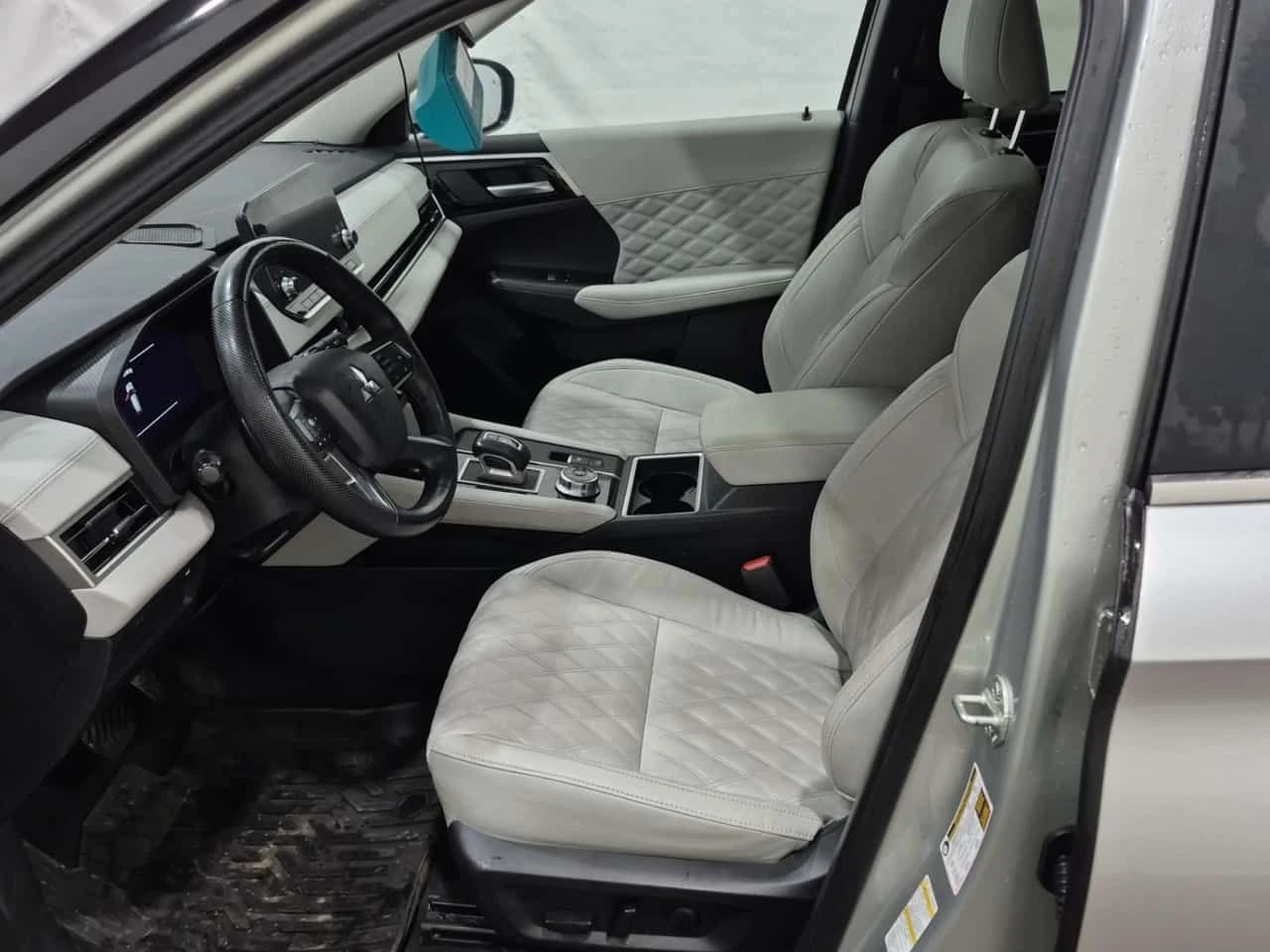 Mitsubishi Outlander * SE, BLACK EDITION, Ralliart Edition * CARFAX * Б, снимка 5 - Автомобили и джипове - 54687418