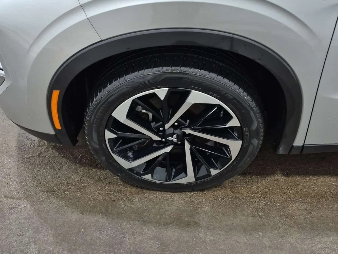 Mitsubishi Outlander * SE, BLACK EDITION, Ralliart Edition * CARFAX * Б, снимка 6 - Автомобили и джипове - 54687418