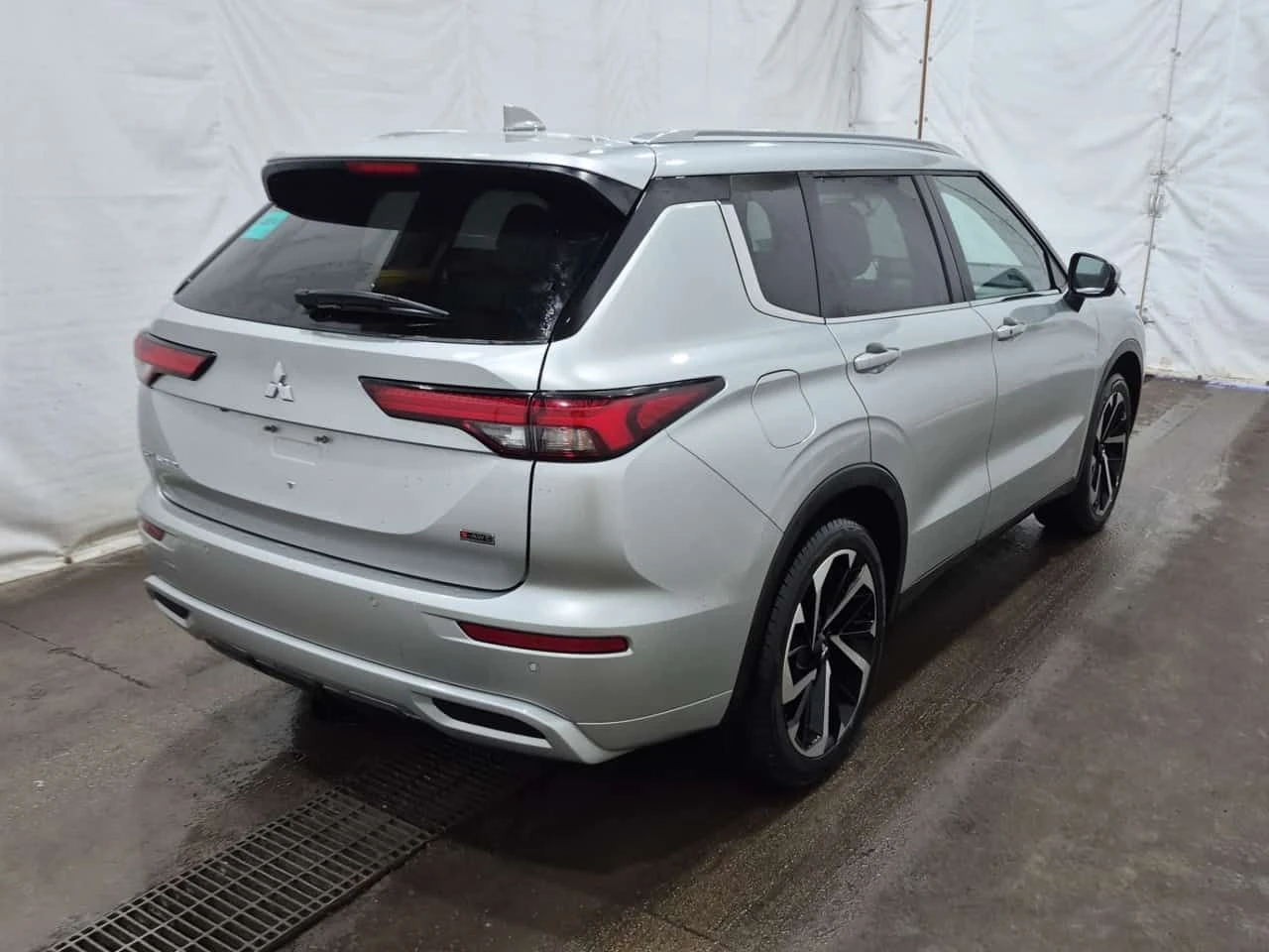 Mitsubishi Outlander * SE, BLACK EDITION, Ralliart Edition * CARFAX * Б, снимка 3 - Автомобили и джипове - 54687418