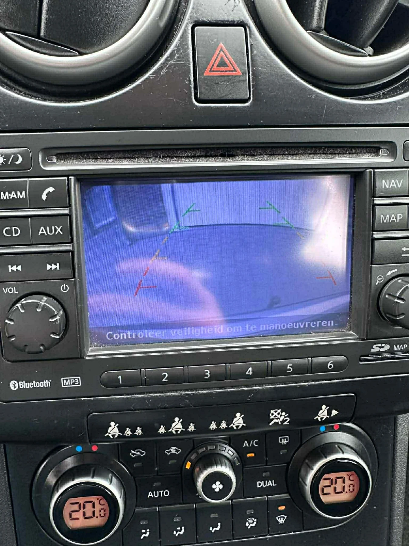 Nissan Qashqai 1.5dci 106ps, снимка 13 - Автомобили и джипове - 54735296