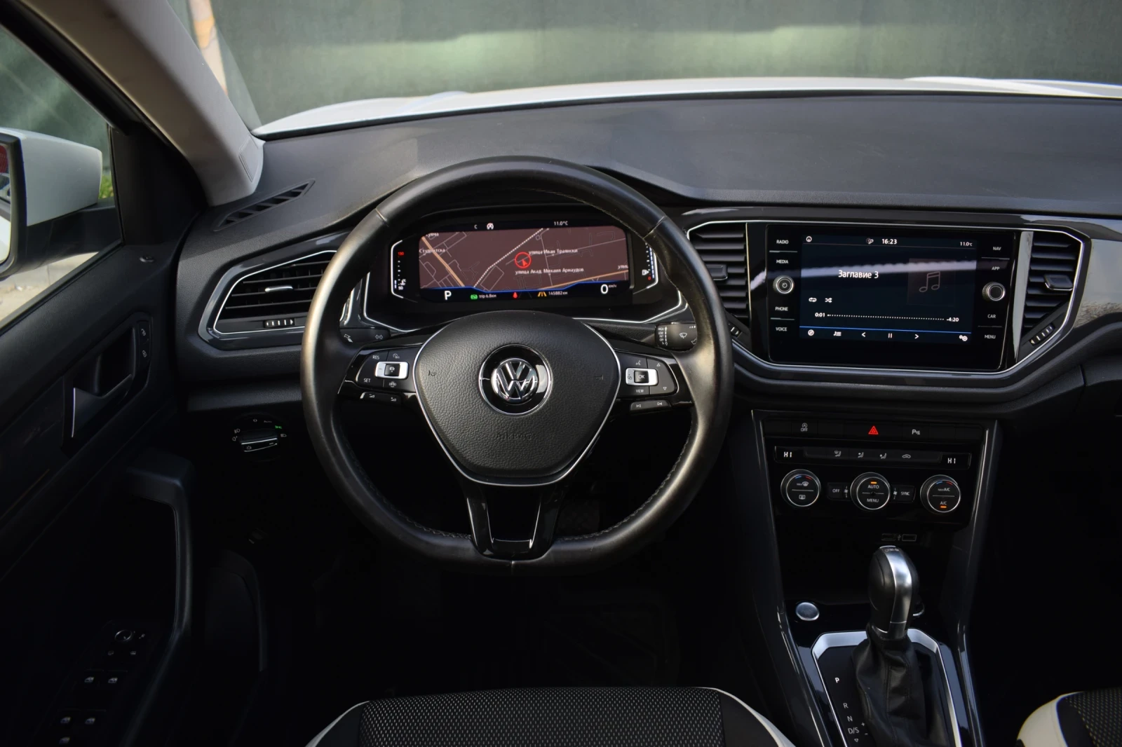 VW T-Roc 1.5  Digital/Keyless, снимка 12 - Автомобили и джипове - 55380259