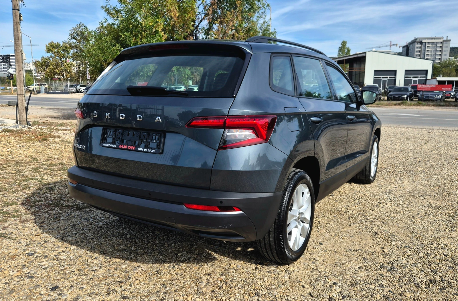 Skoda Karoq 90 584 КМ. / ДИСТРОНИК / КАМЕРА, снимка 4 - Автомобили и джипове - 56108184